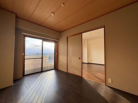 すぐ横になれる和室は、みんながほっと一息つける空間