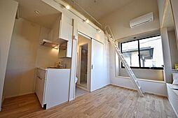 チトカラアパートメント 203 2階ワンルームのリビング/ダイニング