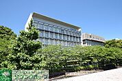 成城大学 徒歩35分。大学・短大 2770m
