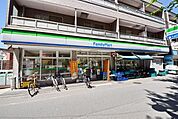 ファミリーマート 徒歩2分。コンビニ 100m