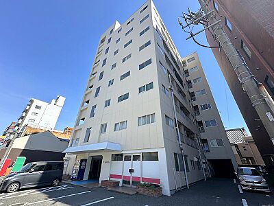 外観：8階建てマンション☆