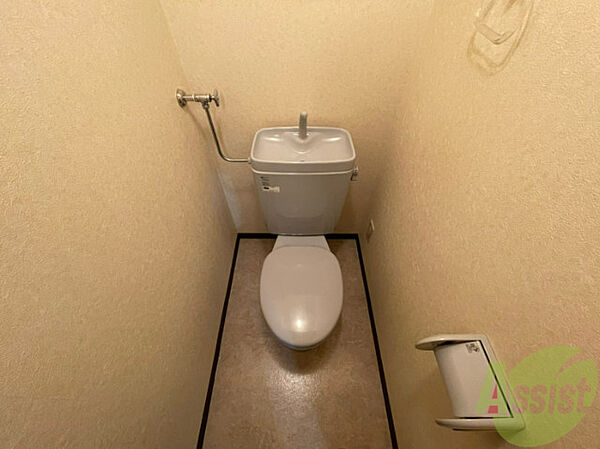 画像11:トイレ部分はタオル掛けも設置されていますよ。