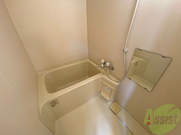 画像4:バスルームは狭すぎず、シャワーも浴びやすそうです。
