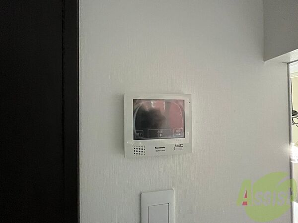 画像18:TVモニター付インターホンです。来客者の顔が見えるので安心！