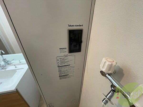 画像22:電気温水器です。オール電化でお得で安心ですね。