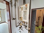 給湯器です。操作しやすいパネルになってます。