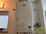 ガス給湯器です。操作しやすいパネルになってます。