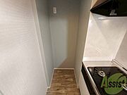 キッチン横には冷蔵庫を置けるスペースがありますね。