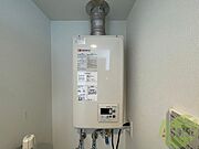 給湯器です。操作しやすいパネルになってます。