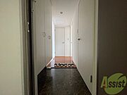 玄関の様子です。明るい印象ですね。気分もあがりそう。