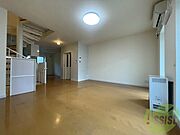 リビングを別角度から撮ってみました。家具の配置もしやすそう。