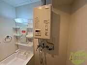 給湯器です。操作しやすいパネルになってます。