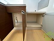 キッチン周りは意外と物が多いので棚があるといいですね。