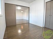 寝室を撮ってみました。家具の配置もしやすそう。