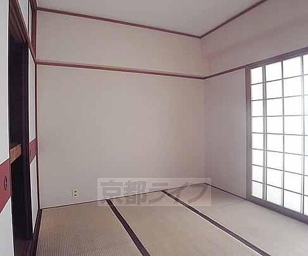 画像18:和室には大きな押入れがあります。