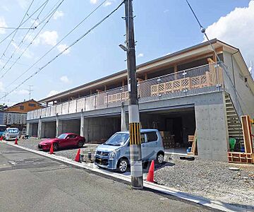 外観：建築中立て看板です。