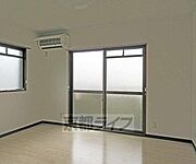 エアコンの付いた洋室です