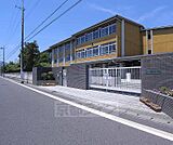 桂徳小学校まで300m にぎやかな雰囲気です。