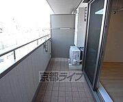 広いバルコニーですね。