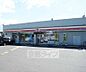 周辺：ファミリーマート伏見向島本丸店まで171m 最寄駅は観月橋。24号線の高架下に構えております。駐車場広いです。