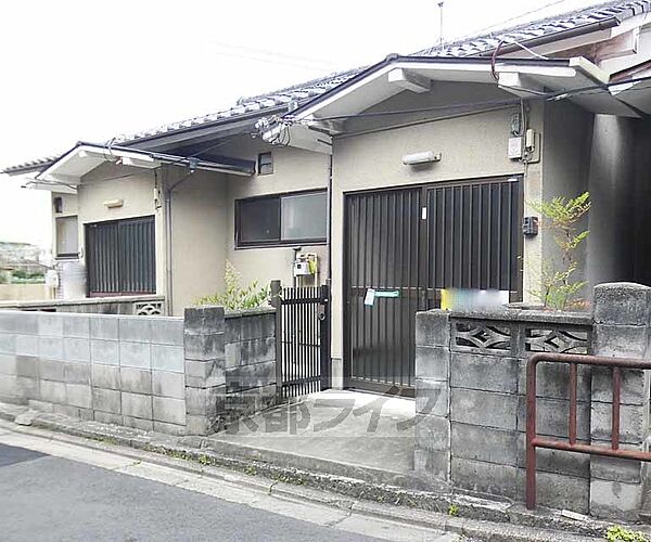 太秦安井柳通町貸家 中側｜京都府京都市右京区太秦安井柳通町(賃貸テラスハウス4K・--・35.64㎡)の写真 その1