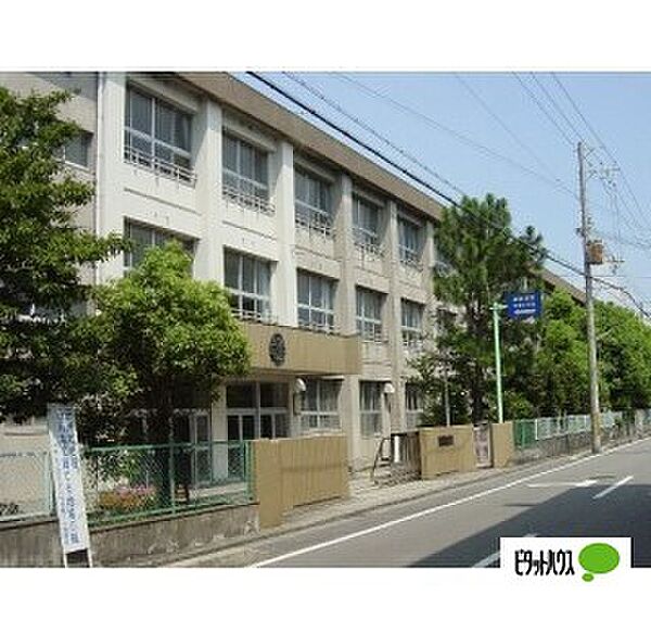 画像27:中学校「和歌山市立河西中学校まで687m」