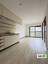 VIASACRA岩出 106 1階3DKのリビング/ダイニング