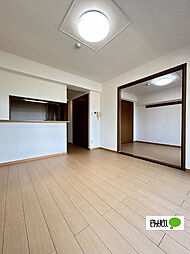 アズゥ−ル 103 1階2LDKのリビング/ダイニング