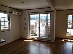 ドゥライラ−ト 205 2階1LDKのリビング/ダイニング