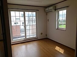 メゾンコニファーI 201 2階2LDKのリビング/ダイニング