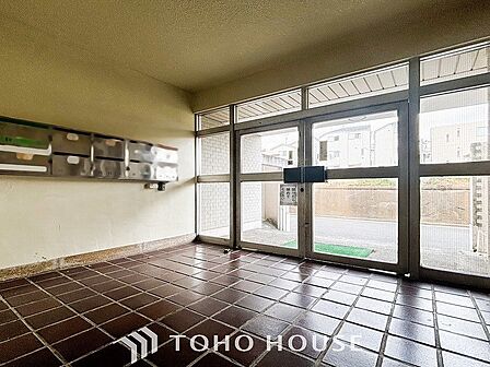 光あふれる開放感あるロビーは上質で洗練された空間。