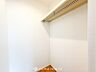 収納：衣類だけでなく大きな荷物も収納でき、お部屋がすっきりします。