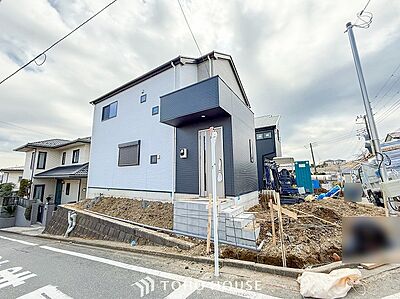 外観：時間のゆとりと空間、爽やかな陽光がもたらす光と風を贅沢なまでに感じる暮らしが始まります。