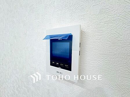 誰が来てもわかる様にモニター付きインターホンを設置。
