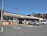 周辺：24時間営業ですので、急な買い物に便利です。駐車場もあります。