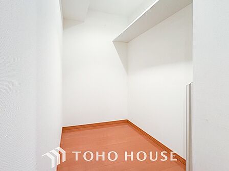 衣類だけでなく大きな荷物も収納でき、お部屋がすっきりします。