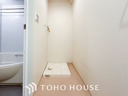 洗濯機を配置しても十分なスペースを確保しております。