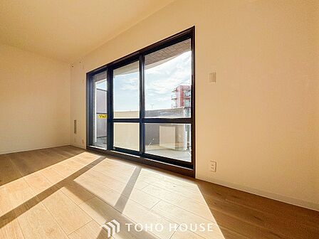 一日の疲れをいやしてくれる主寝室。自分時間を快適に過ごすプライベートルーム。