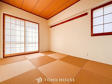 来客時や一息つきたいときなどに利用できる用途多様な空間です。