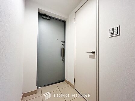 居住者の帰り、訪れる方を優しく迎えてくれる玄関です。