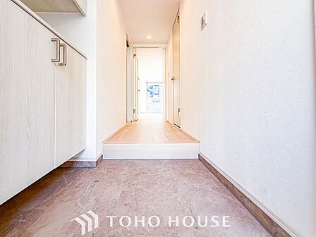 居住者の帰り、訪れる方を優しく迎えてくれる玄関です。