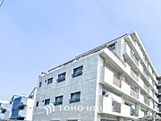 風を感じ青い空から太陽の恵みを感じる温もり溢れる佇まい。