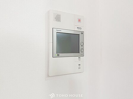 誰が来てもわかる様にモニター付きインターホンを設置。