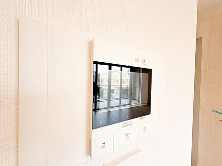 誰が来てもわかる様にモニター付きインターホンを設置。