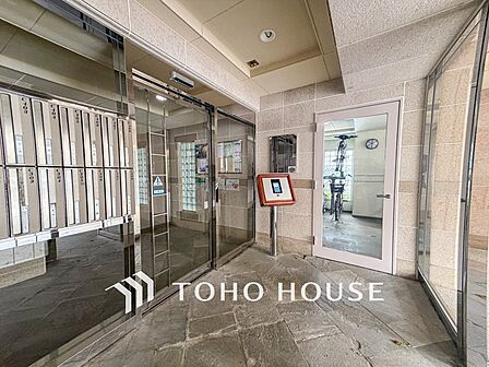 光あふれる開放感あるロビーは上質で洗練された空間。