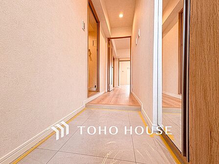 居住者の帰り、訪れる方を優しく迎えてくれる玄関です。