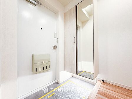 居住者の帰り、訪れる方を優しく迎えてくれる玄関です。