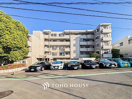 時代の流れに惑わされないシックなカラートーンで街並みに溶け込む外観。