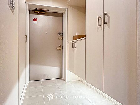 居住者の帰り、訪れる方を優しく迎えてくれる玄関です。