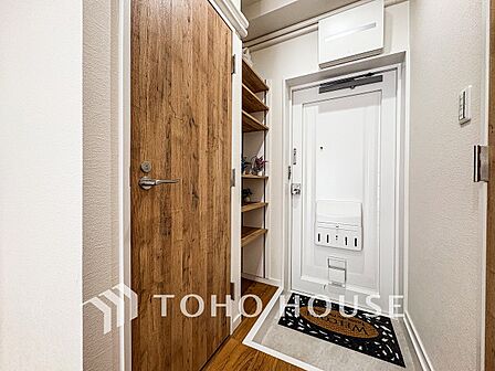 居住者の帰り、訪れる方を優しく迎えてくれる玄関です。
